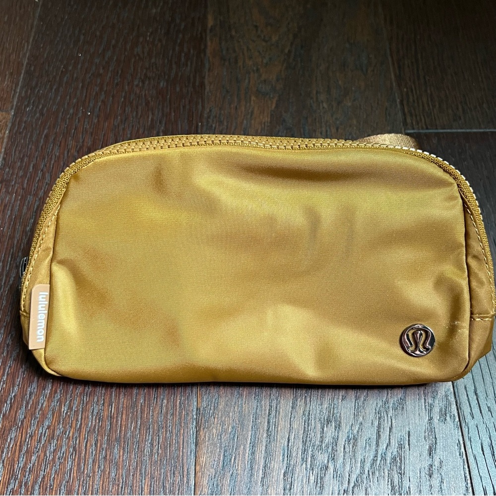 NWT Lululemon Everywhere Belt Bag (Burnt Caramel)